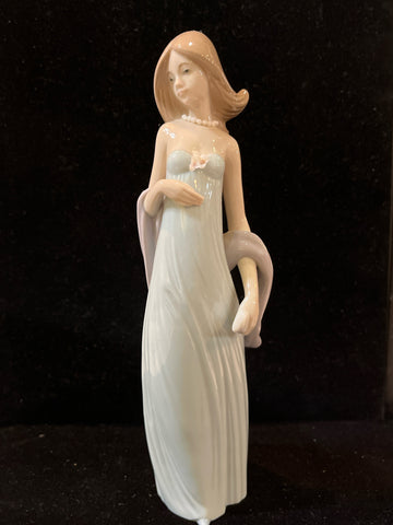 Lladro “Ingenue Woman” Figurine