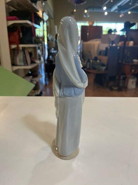 Lladro "Girl with Calla Lillies" Figurine