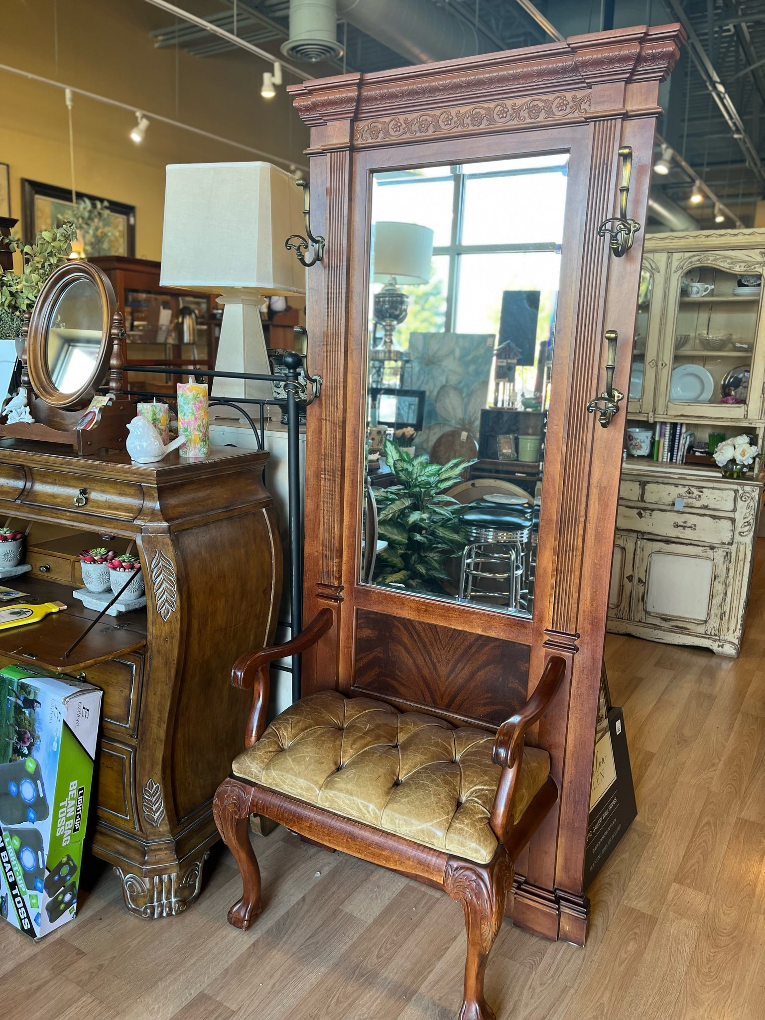 Pulaski Tufted Leather Seat Brown Hall Tree
