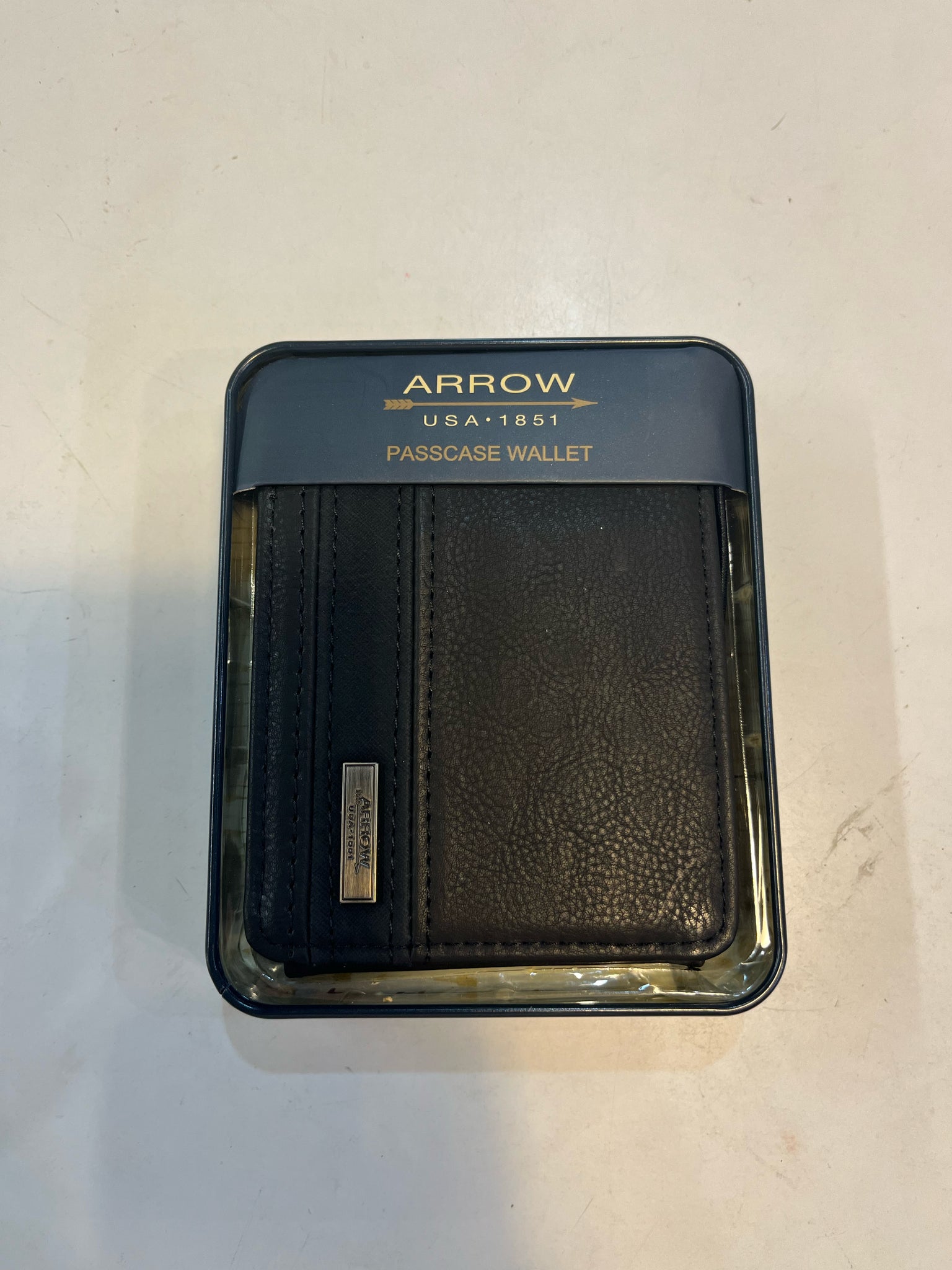 Arrow Black "Passcase" Wallet