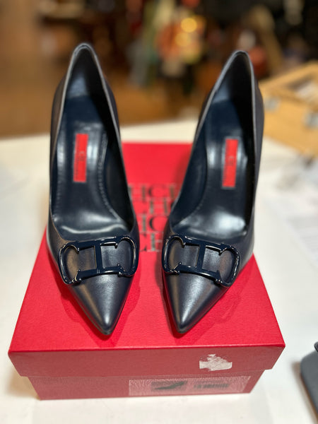 37 Carolina Herrera Black Heels