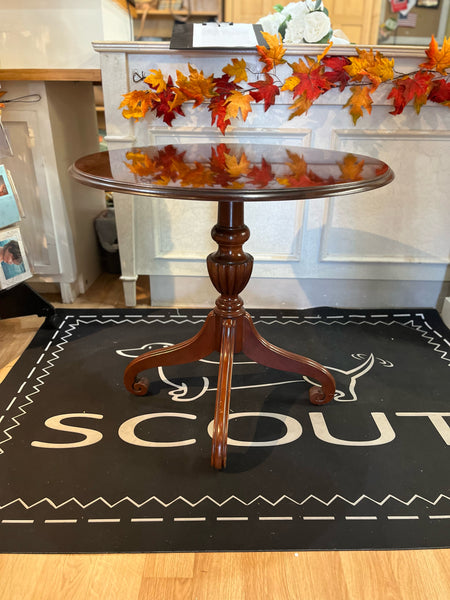Ethan Allen "Georgian Court Round Cherry Pedestal" Table