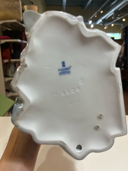 Retired Lladro "Mary & Baby Jesus" Figurine