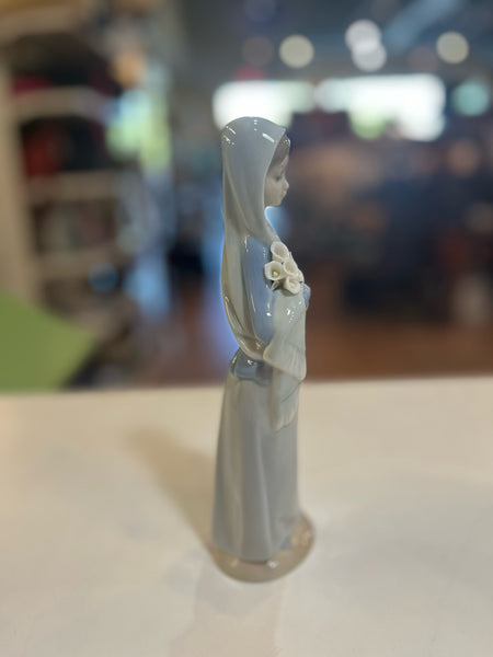 Lladro "Girl with Calla Lillies" Figurine