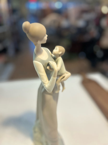 Lladro Mother & Child Figurine