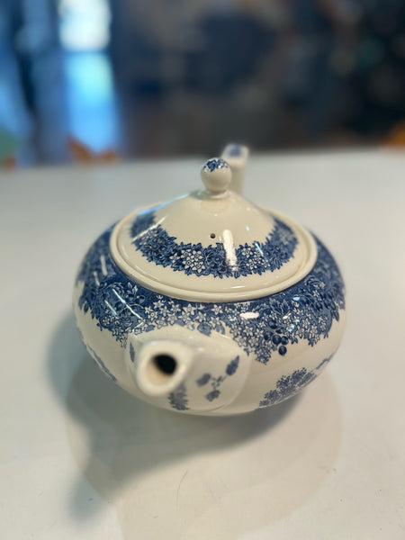 Wedgewood "The White Swan Inn" Tea Pot