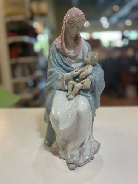 Retired Lladro "Mary & Baby Jesus" Figurine
