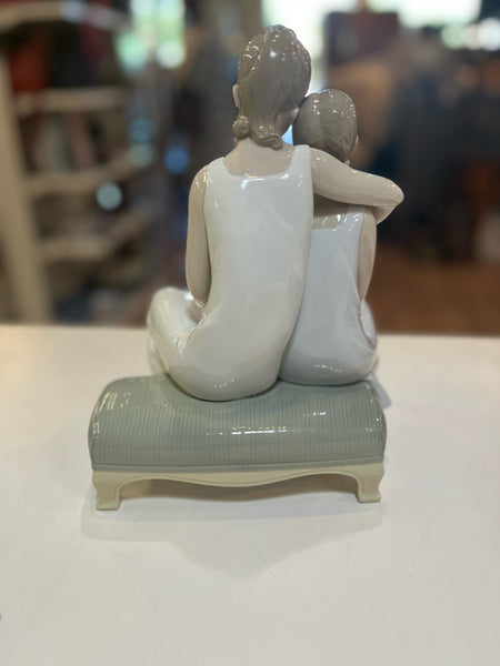 Lladro "My Sister, My Friends" Figurine