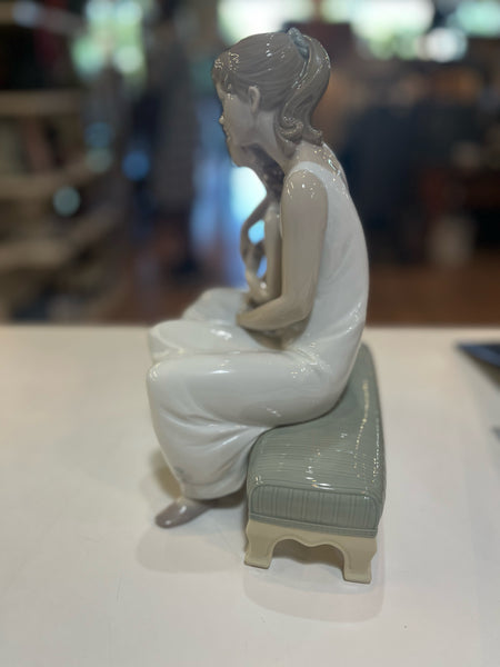 Lladro "My Sister, My Friends" Figurine