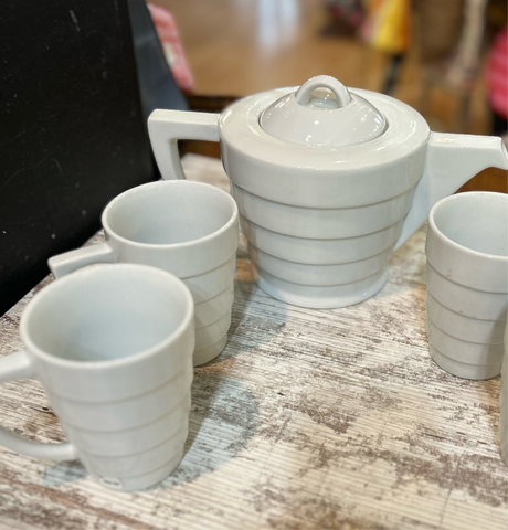 Frank Lloyd Wright Guggenheim Museum White Tea Set