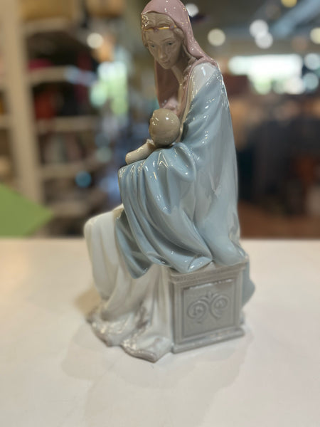 Retired Lladro "Mary & Baby Jesus" Figurine