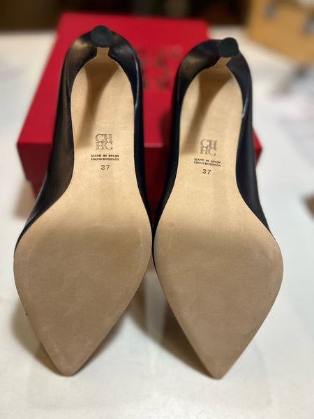 37 Carolina Herrera Black Heels