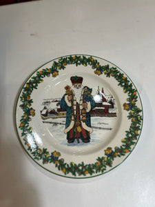 Spode Christmas Santas Around the World “Russian Santa” Plate