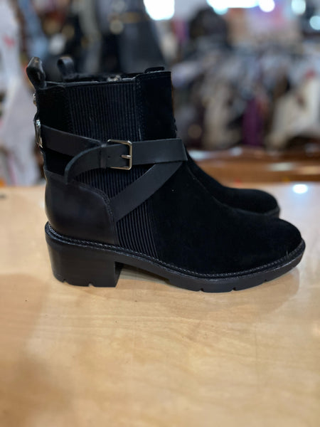 New Donald Pliner Black “Savvy” Boots