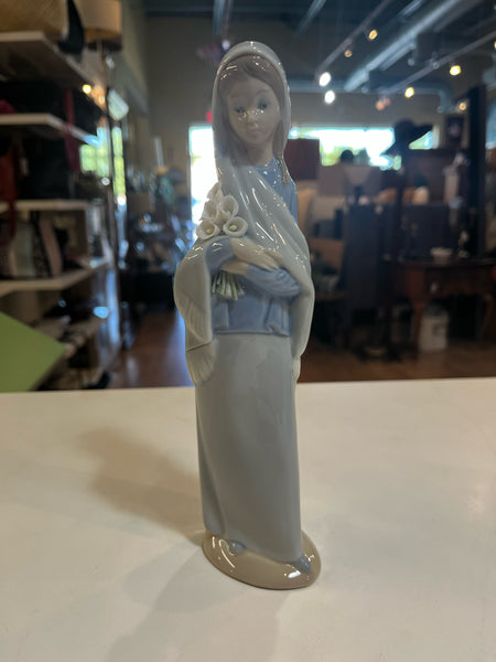 Lladro "Girl with Calla Lillies" Figurine