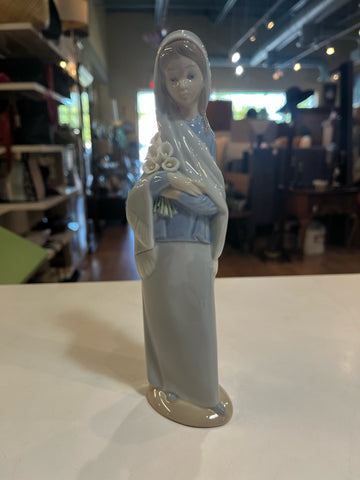 Lladro "Girl with Calla Lillies" Figurine