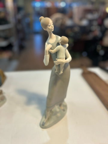 Lladro Mother & Child Figurine
