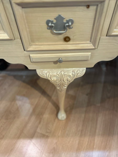 Walter E Smithe Buffet