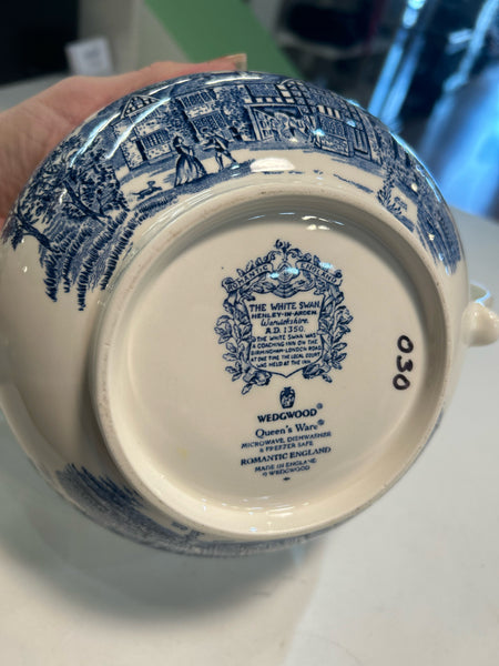 Wedgewood "The White Swan Inn" Tea Pot