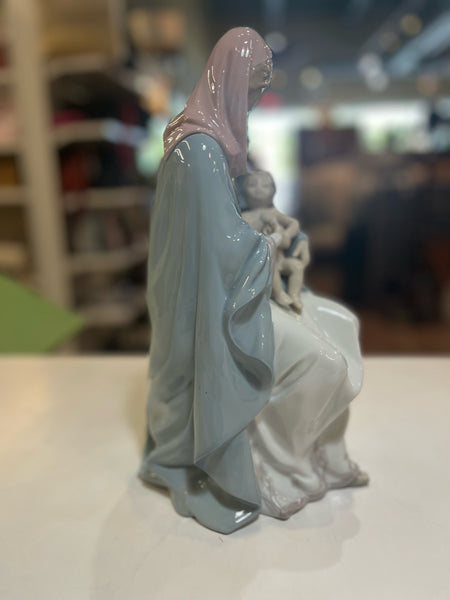 Retired Lladro "Mary & Baby Jesus" Figurine