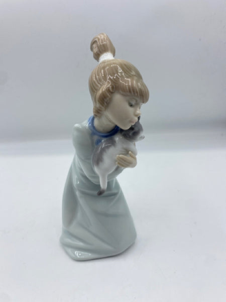 Lladro Sleepy Kitten Figurine