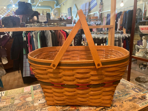 Longaberger Tan Wicker Basket with Leather Handle and Christmas Fabric  Liner – Treasures Upscale Consignment