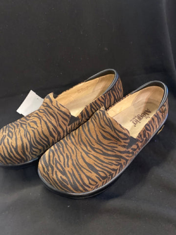 Alegria Tan Tiger Stripe Clogs Size 40