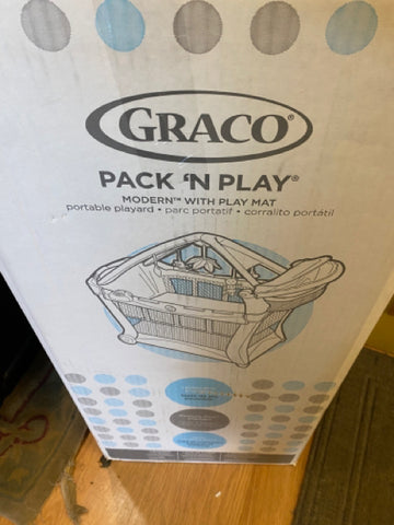 Graco Pack 'N Play Crib with Modern Play Mat
